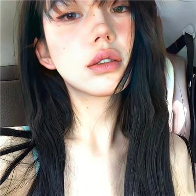 魕